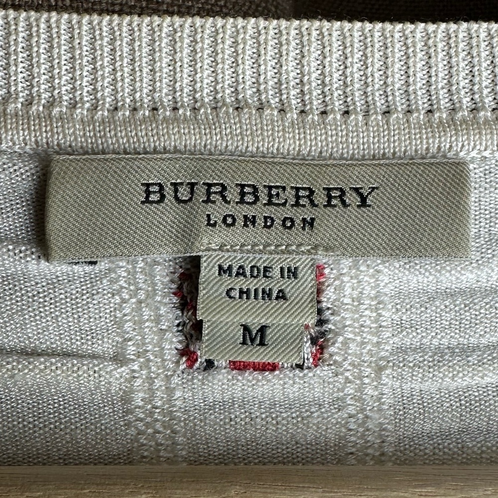 Authentic‎ Burberry London Silk Blouse - Picture 6 of 15